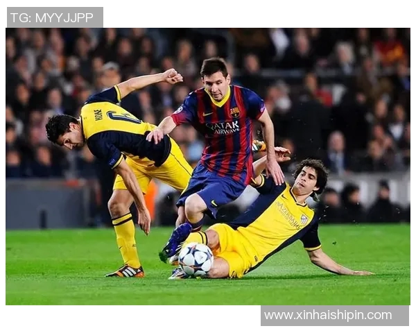 足球明星化身普通人踢球展现真实魅力与激情的精彩瞬间